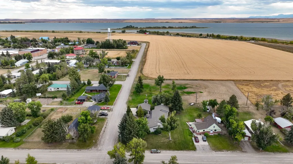 608 2nd Street Valier MT 59486
