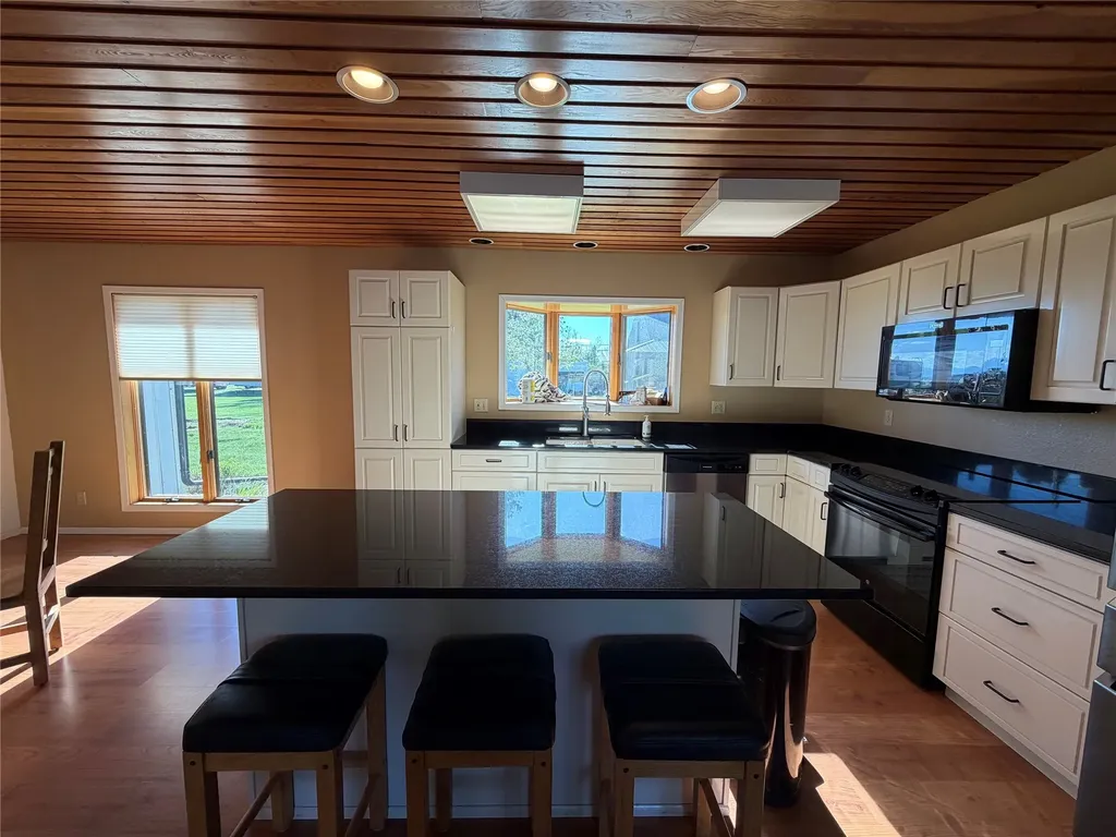608 2nd Street Valier MT 59486