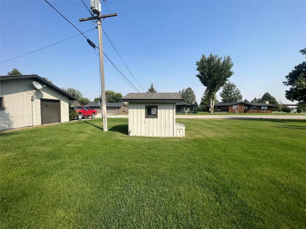 608 2nd Street Valier MT 59486