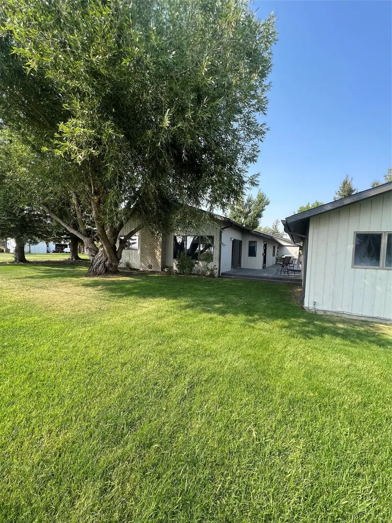 608 2nd Street Valier MT 59486