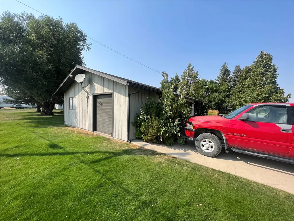 608 2nd Street Valier MT 59486