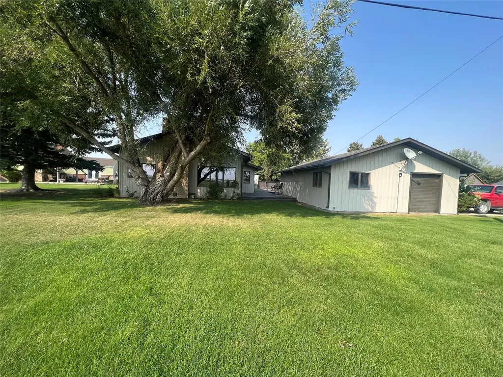 608 2nd Street Valier MT 59486