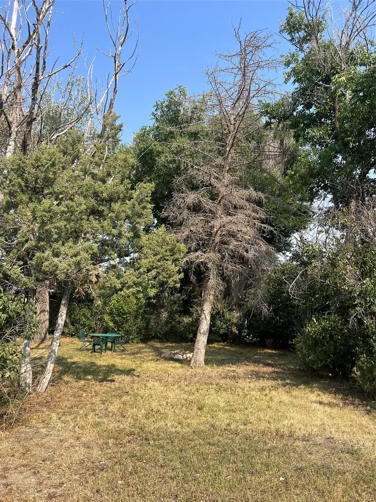 608 2nd Street Valier MT 59486