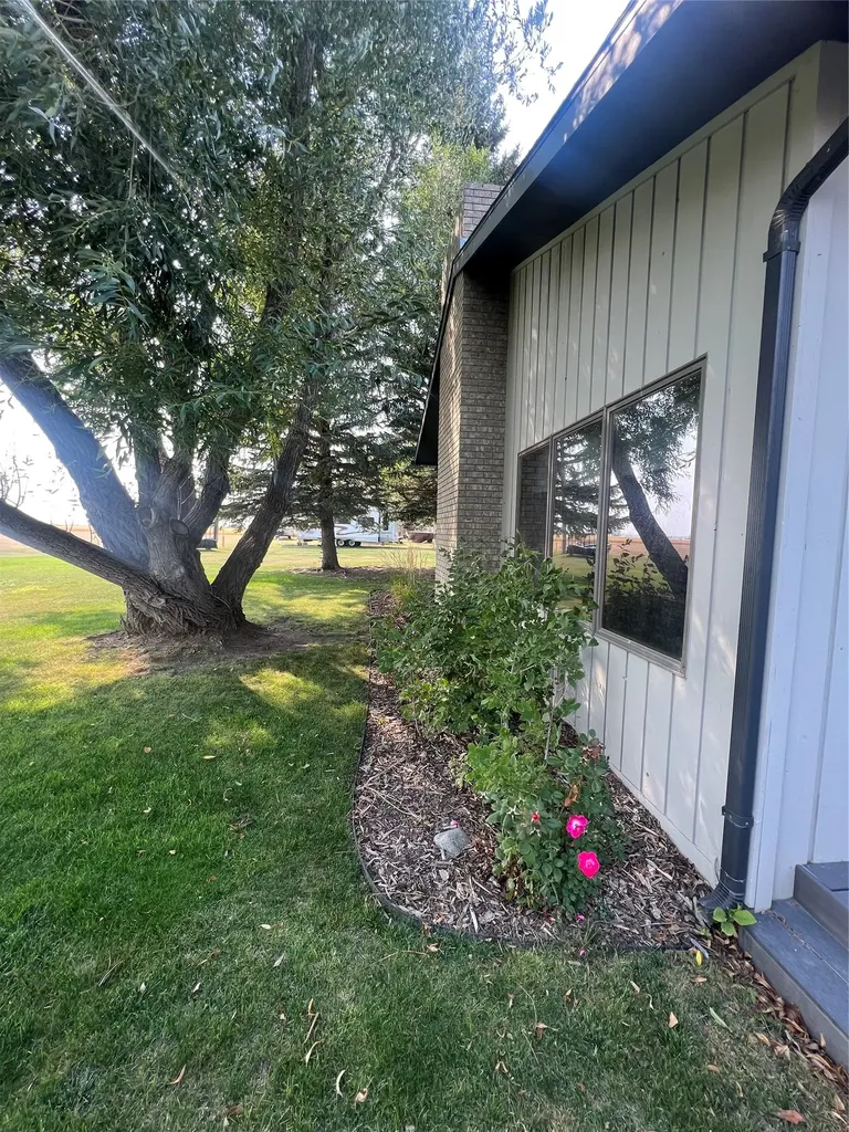 608 2nd Street Valier MT 59486