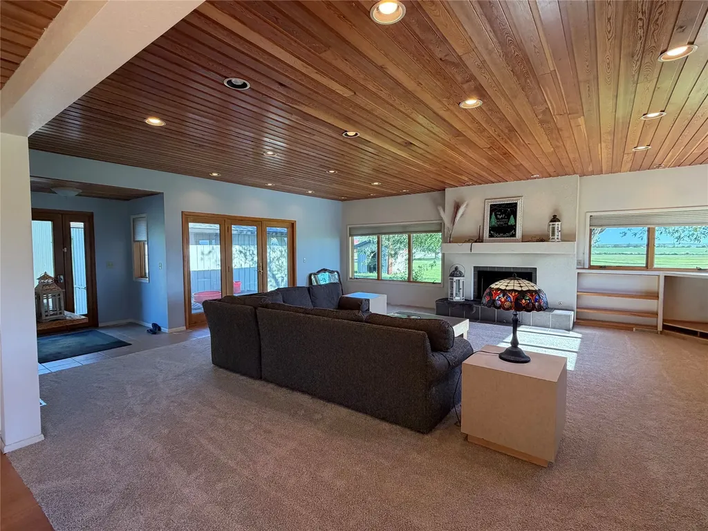 608 2nd Street Valier MT 59486