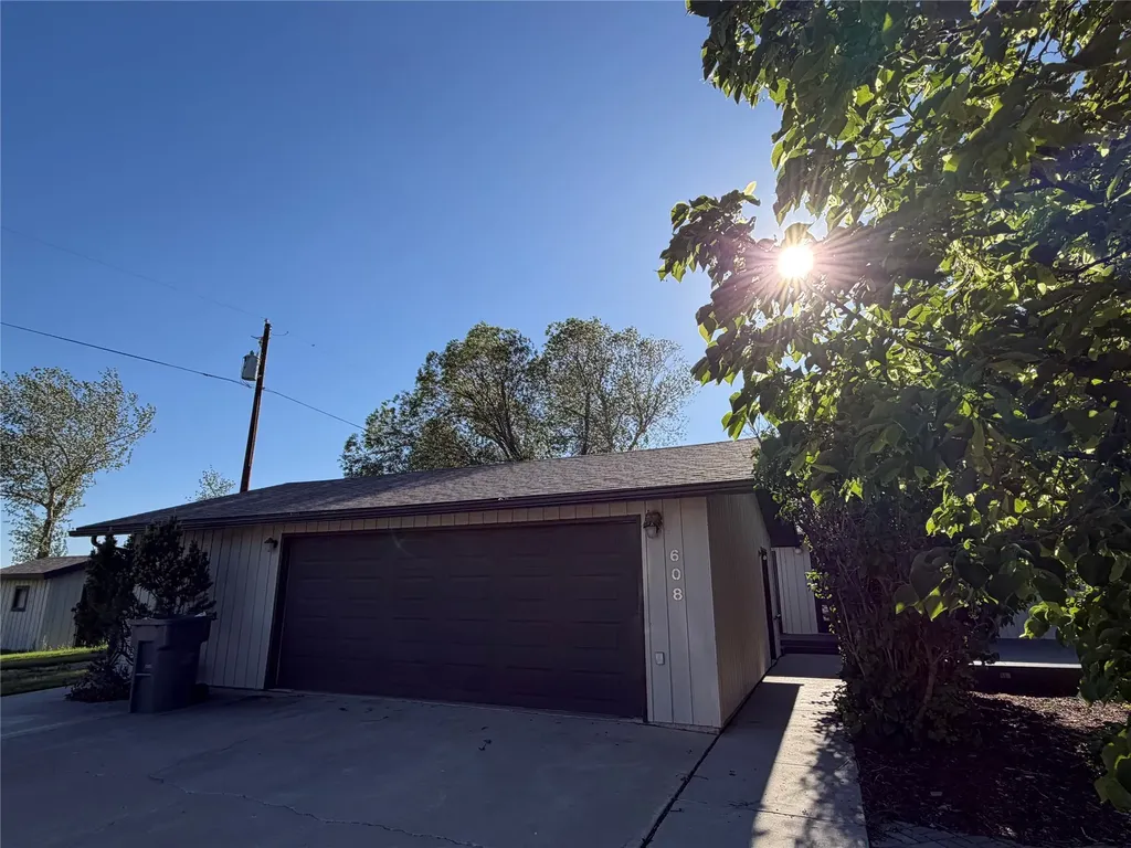 608 2nd Street Valier MT 59486