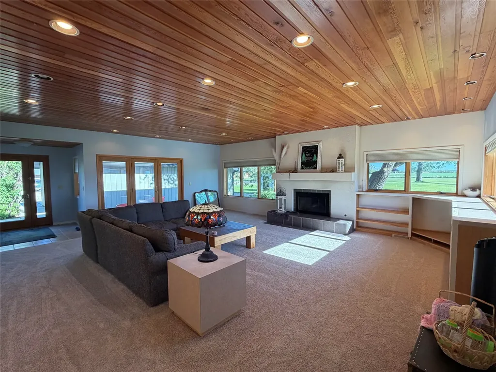 608 2nd Street Valier MT 59486