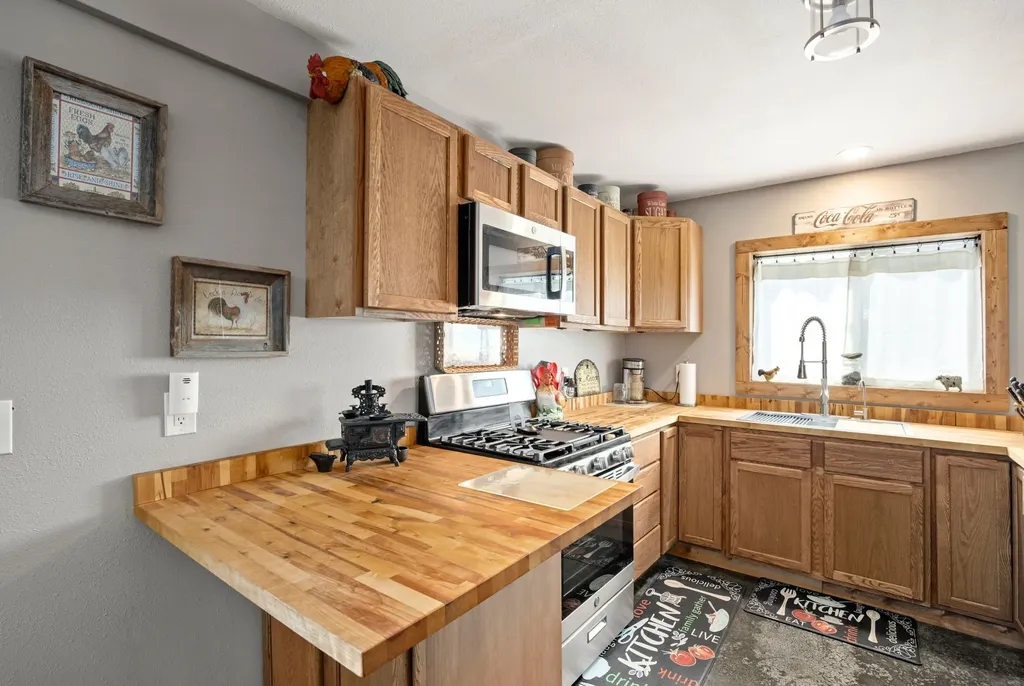 20 Kamloops Road Power MT 59468