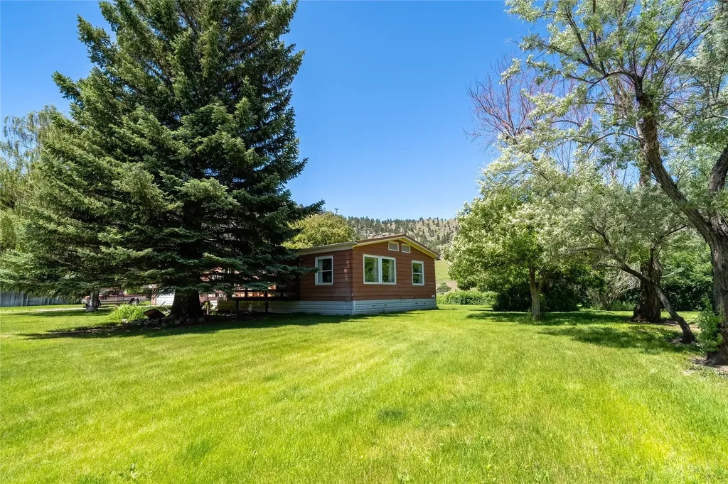 2792 Old Us Highway 91 Cascade MT 59421