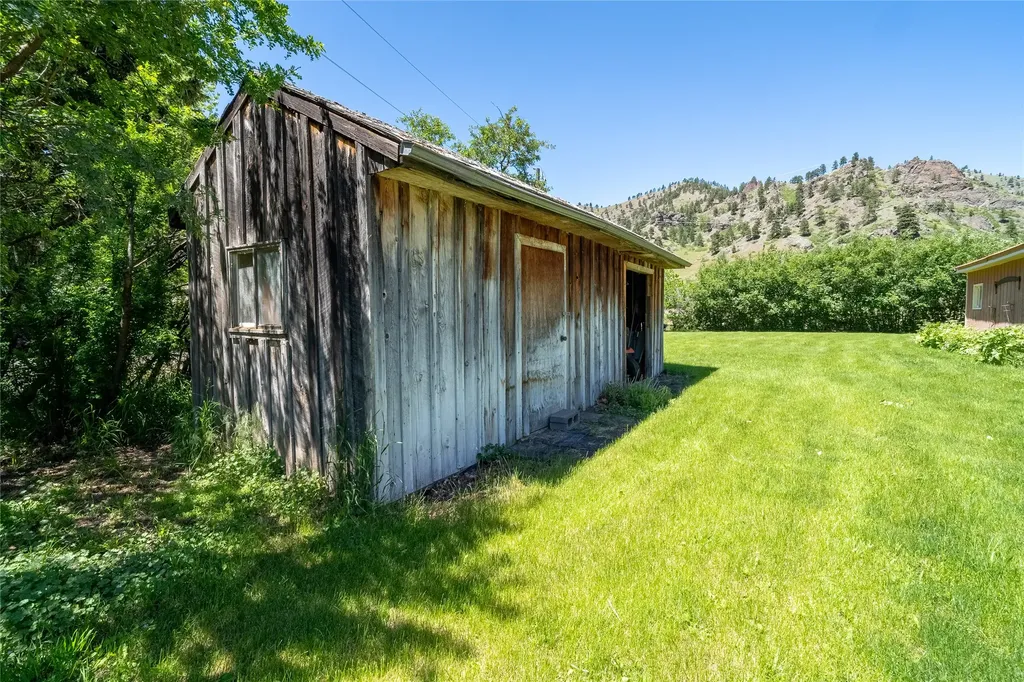 2792 Old Us Highway 91 Cascade MT 59421