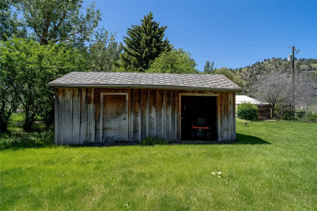 2792 Old Us Highway 91 Cascade MT 59421