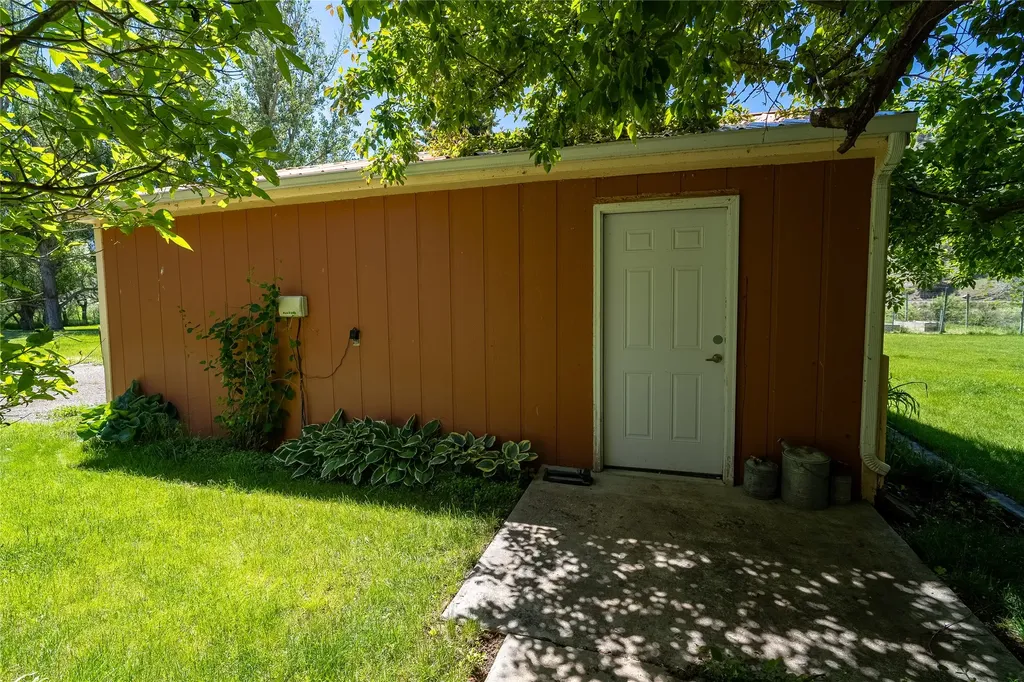 2792 Old Us Highway 91 Cascade MT 59421