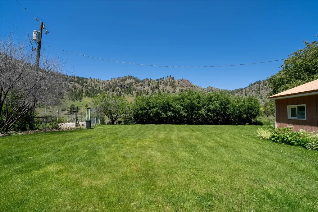 2792 Old Us Highway 91 Cascade MT 59421