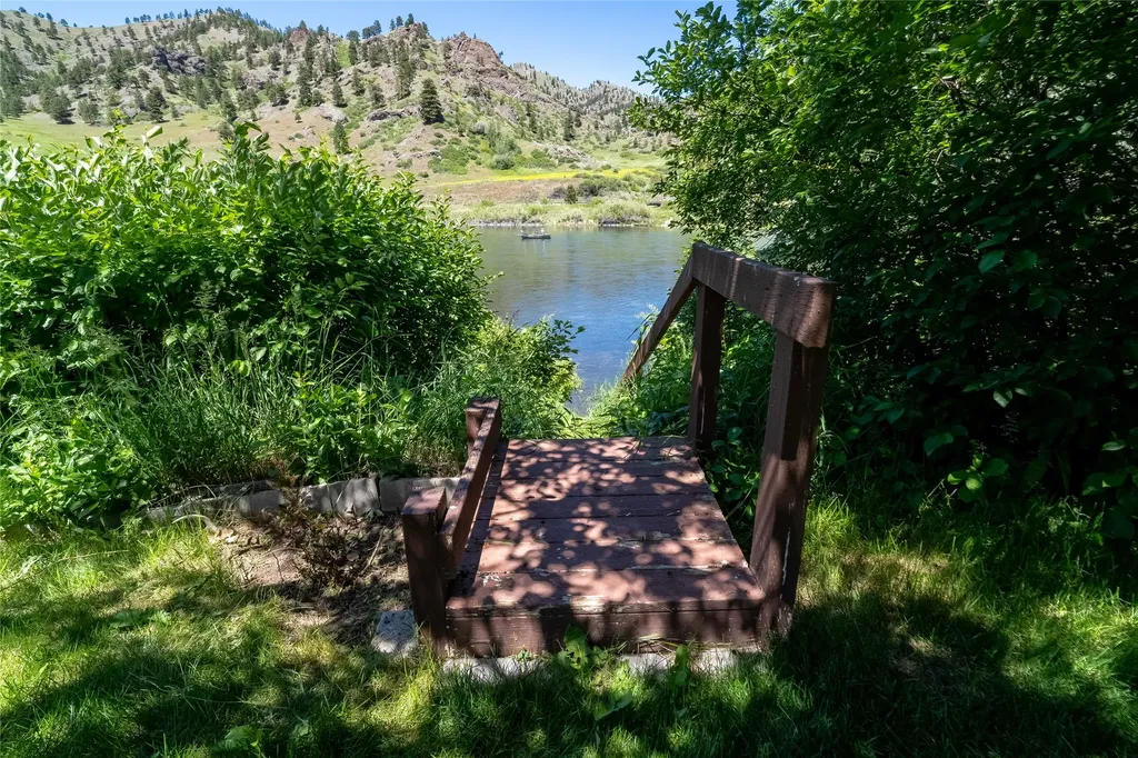 2792 Old Us Highway 91 Cascade MT 59421