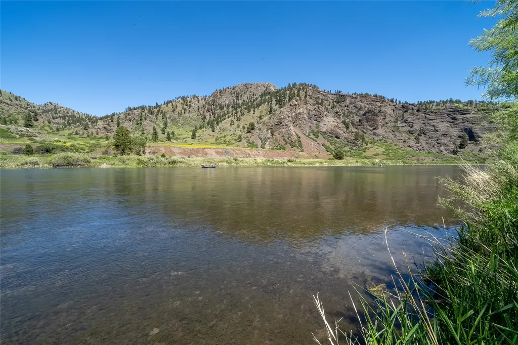 2792 Old Us Highway 91 Cascade MT 59421
