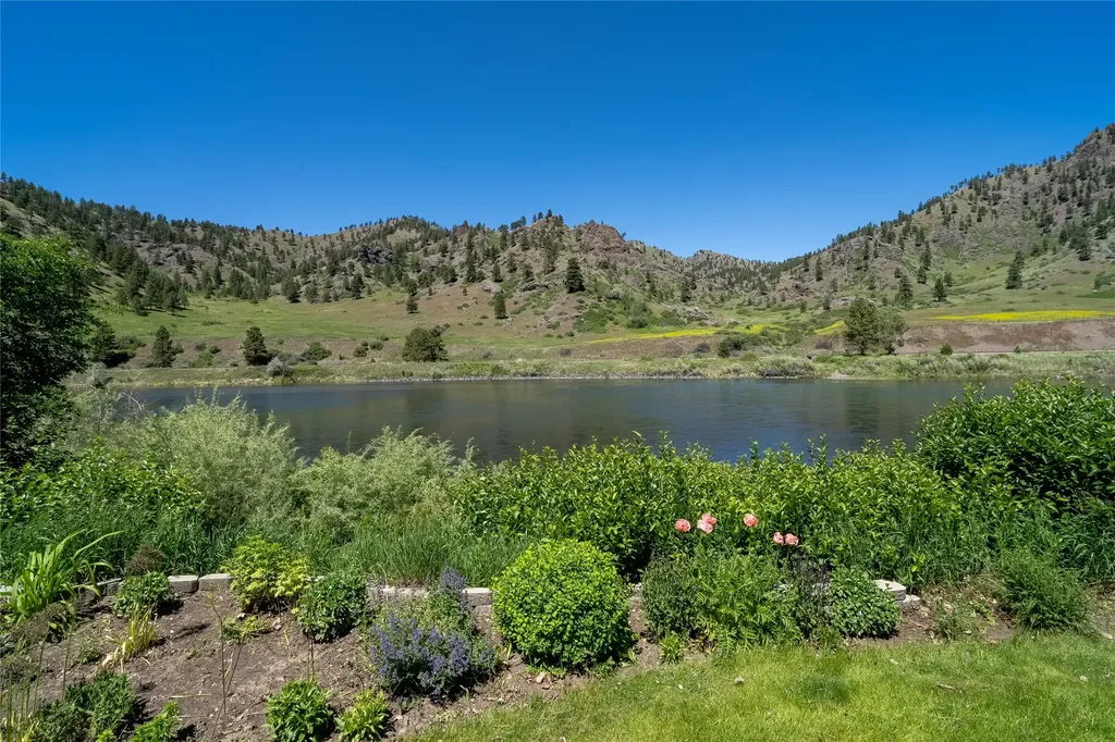 2792 Old Us Highway 91 Cascade MT 59421