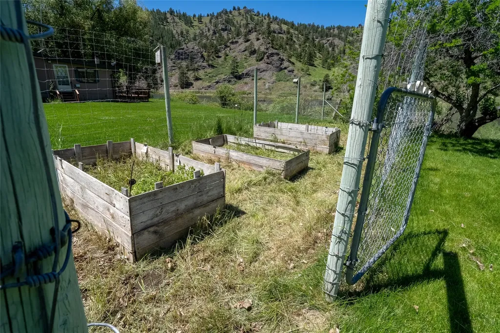 2792 Old Us Highway 91 Cascade MT 59421