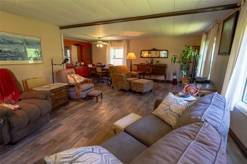 2792 Old Us Highway 91 Cascade MT 59421