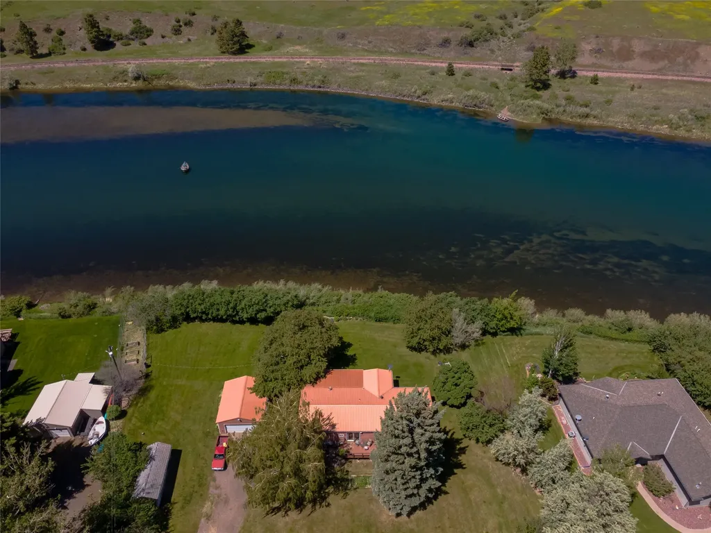 2792 Old Us Highway 91 Cascade MT 59421