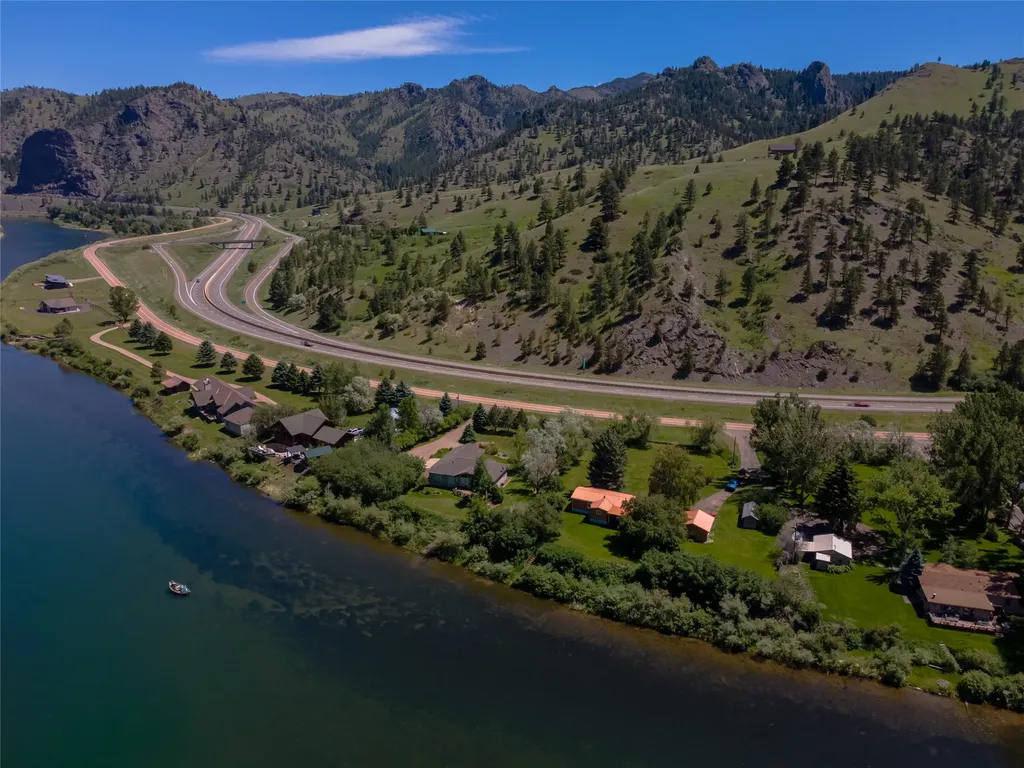 2792 Old Us Highway 91 Cascade MT 59421