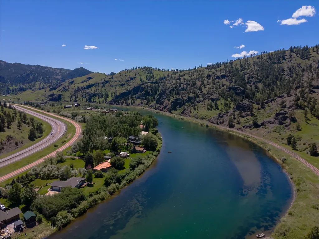 2792 Old Us Highway 91 Cascade MT 59421