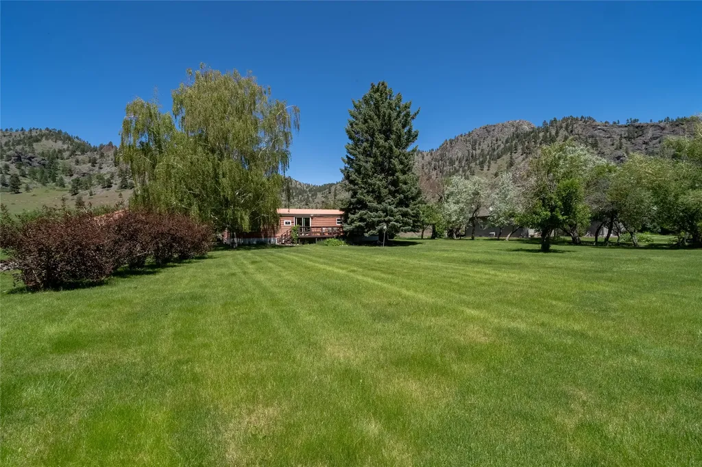2792 Old Us Highway 91 Cascade MT 59421