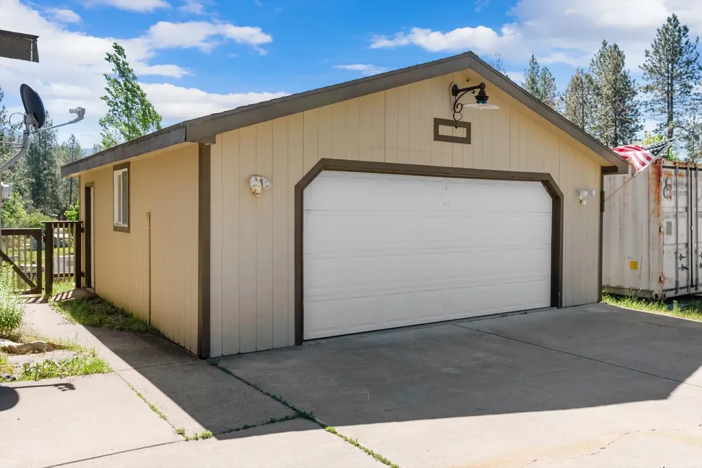 41088 Double Tree Lane Polson MT 59860
