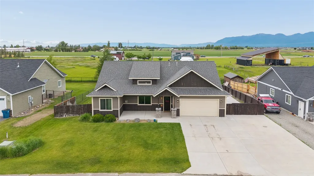1129 Mackinaw Loop Somers MT 59932