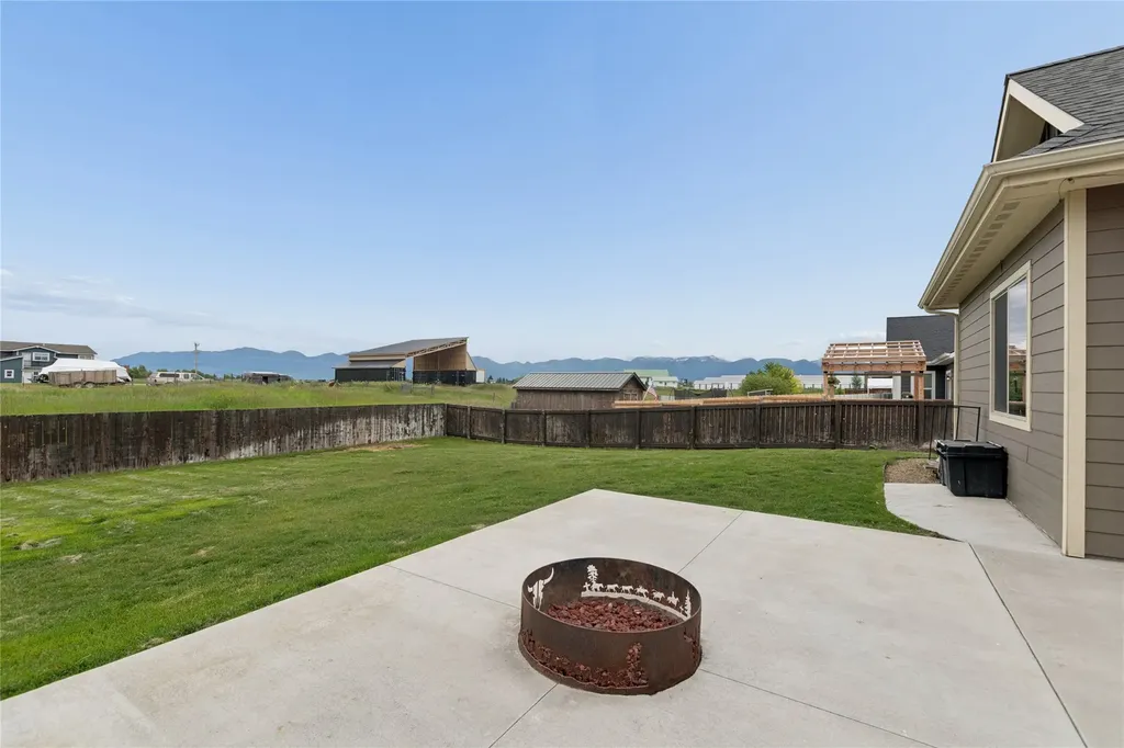 1129 Mackinaw Loop Somers MT 59932