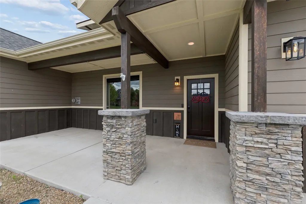 1129 Mackinaw Loop Somers MT 59932