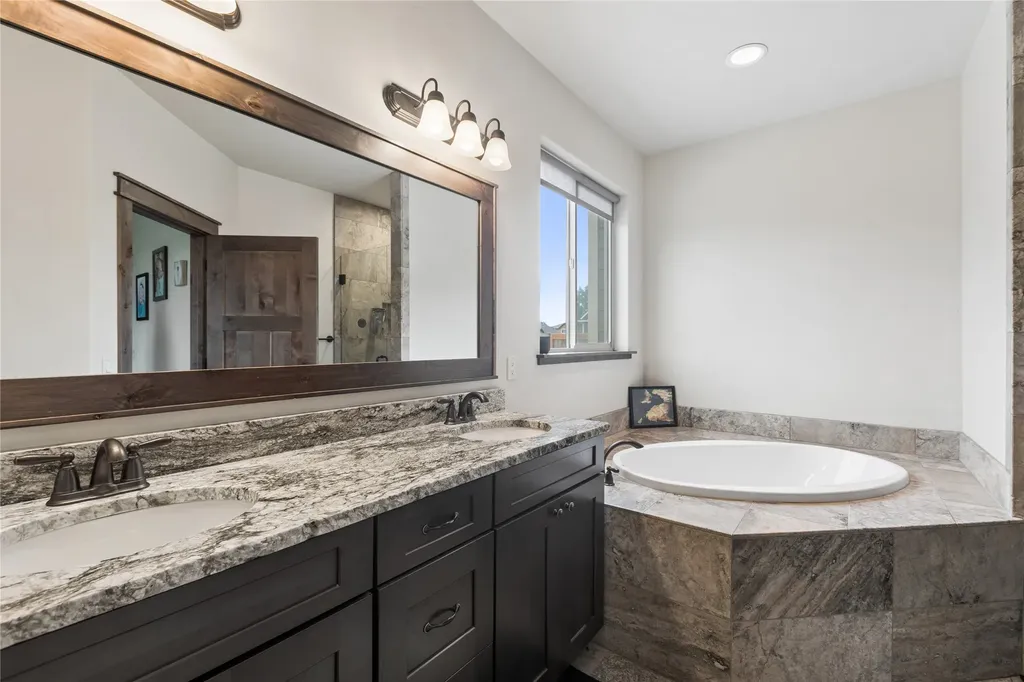 1129 Mackinaw Loop Somers MT 59932