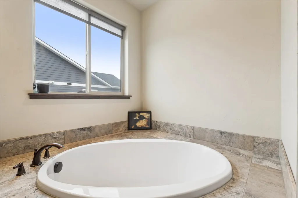 1129 Mackinaw Loop Somers MT 59932