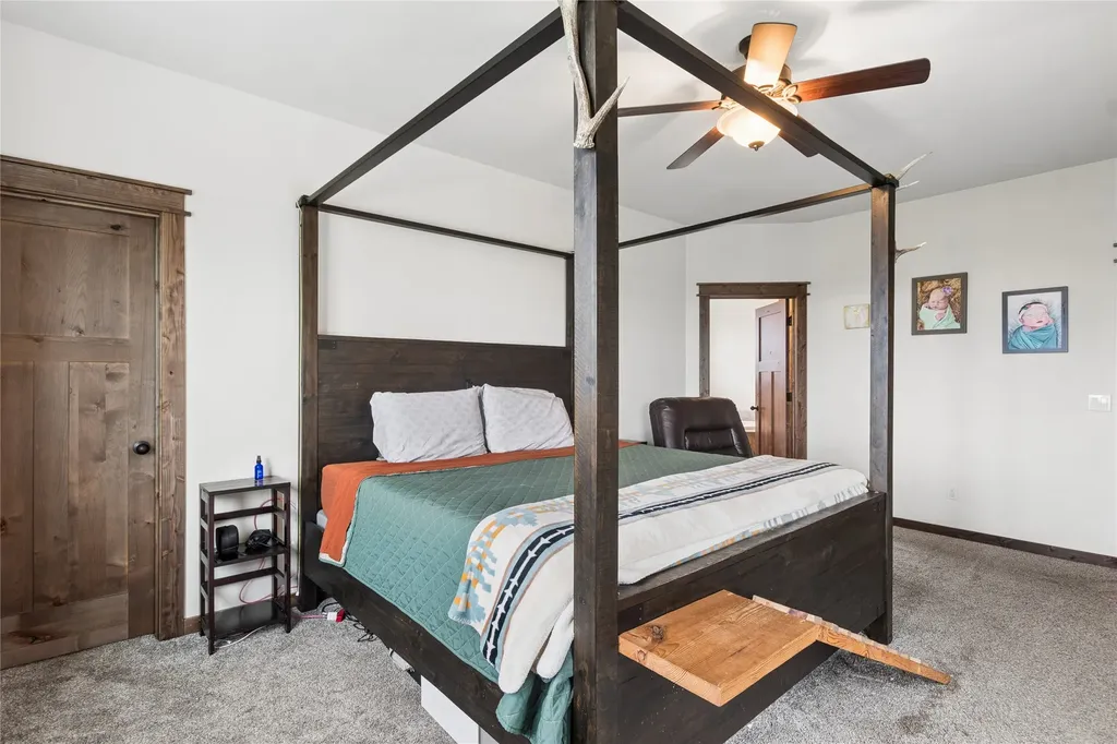 1129 Mackinaw Loop Somers MT 59932