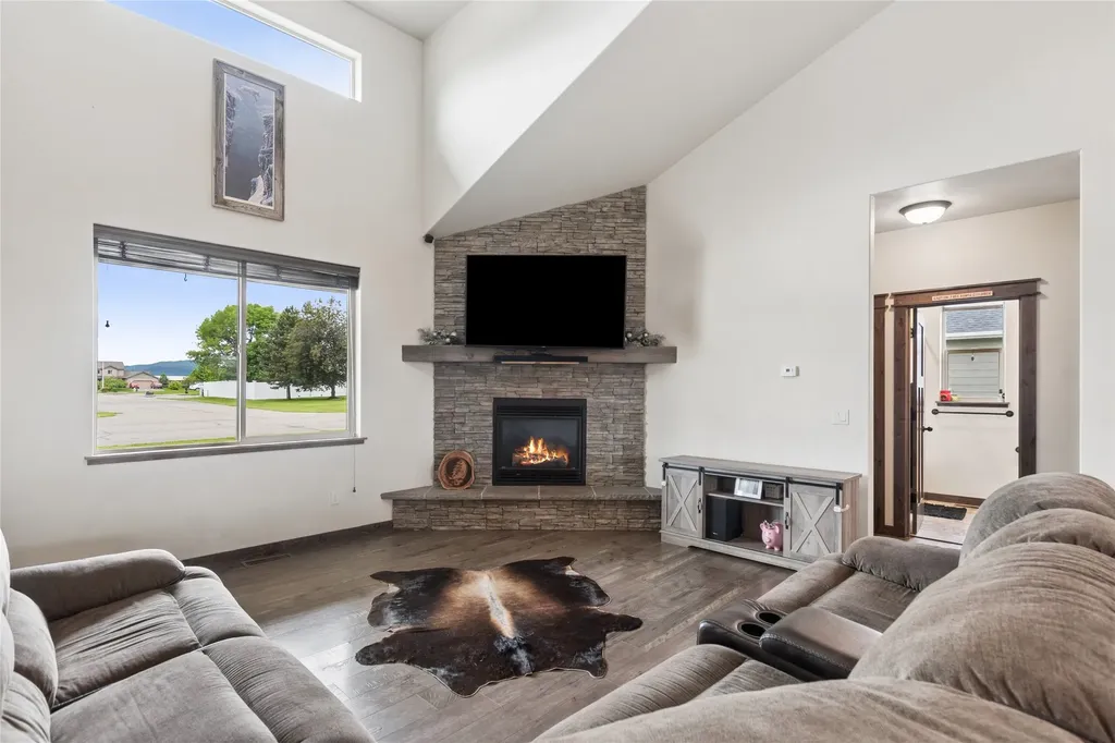 1129 Mackinaw Loop Somers MT 59932