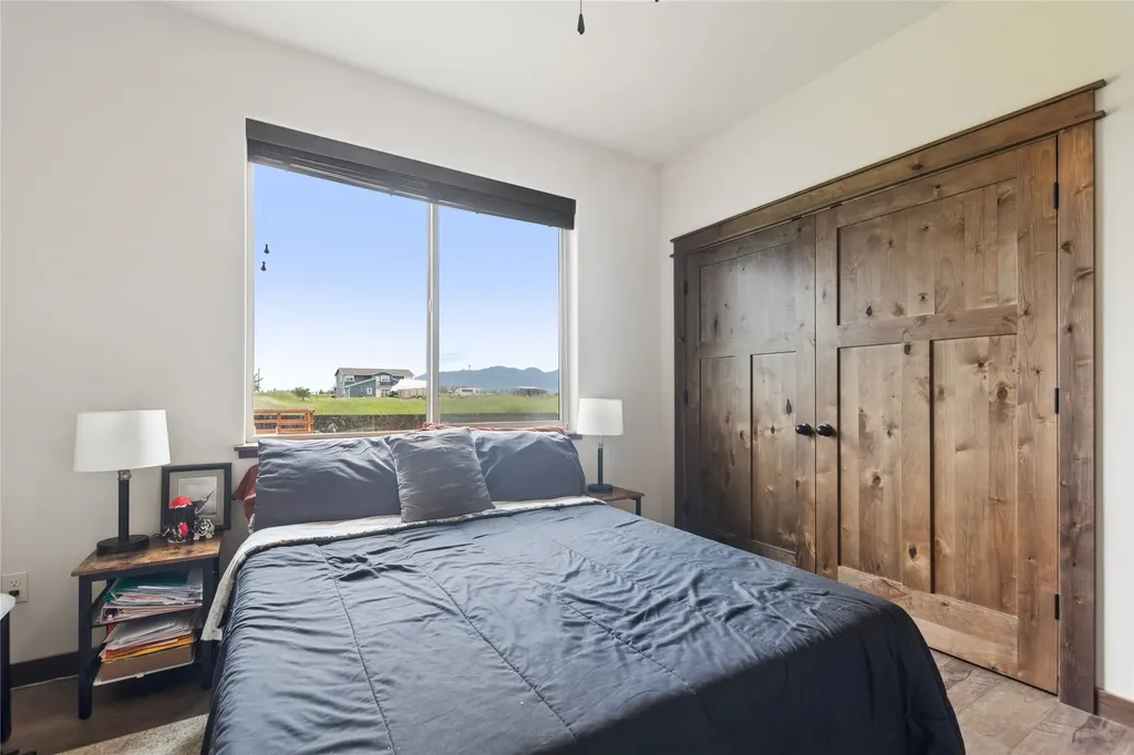 1129 Mackinaw Loop Somers MT 59932
