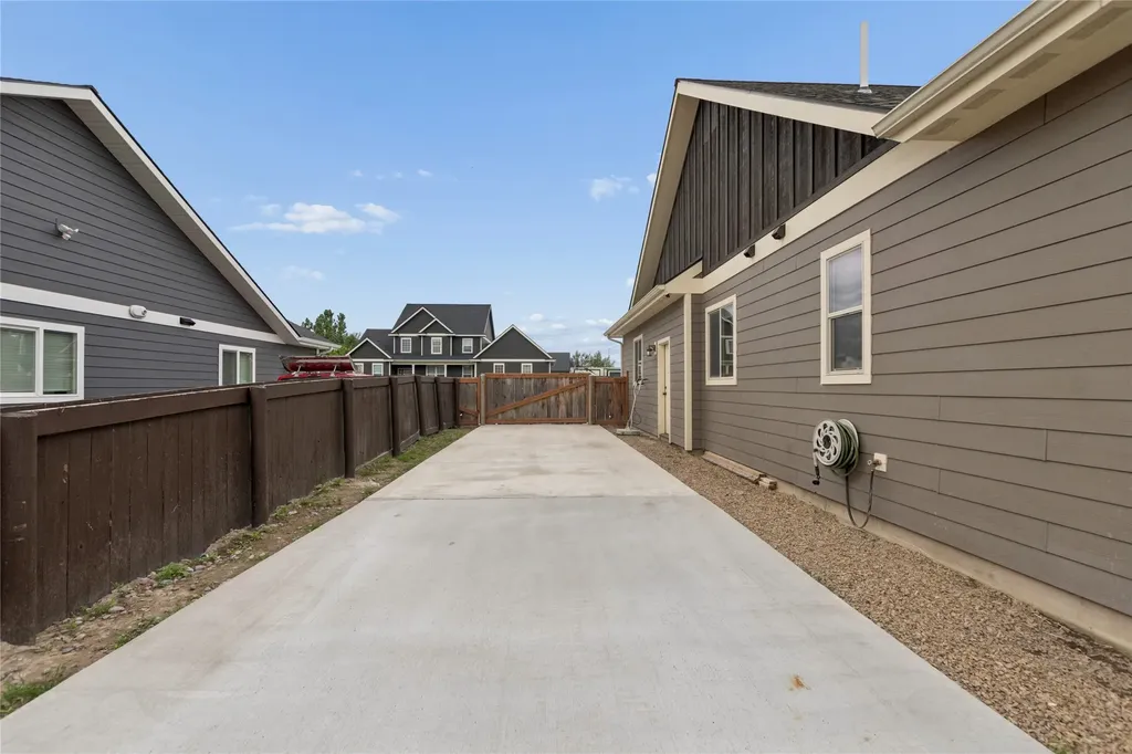 1129 Mackinaw Loop Somers MT 59932
