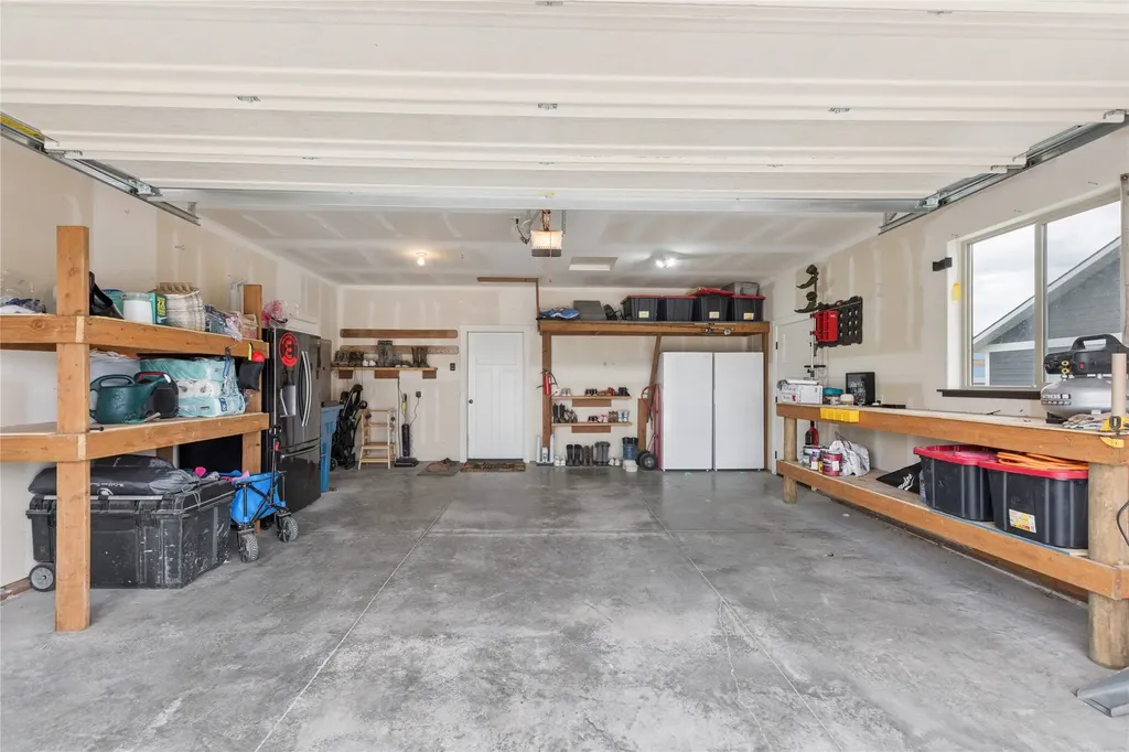 1129 Mackinaw Loop Somers MT 59932