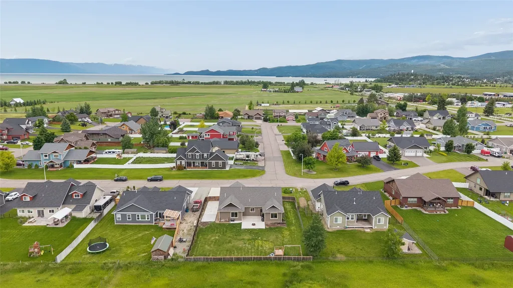 1129 Mackinaw Loop Somers MT 59932