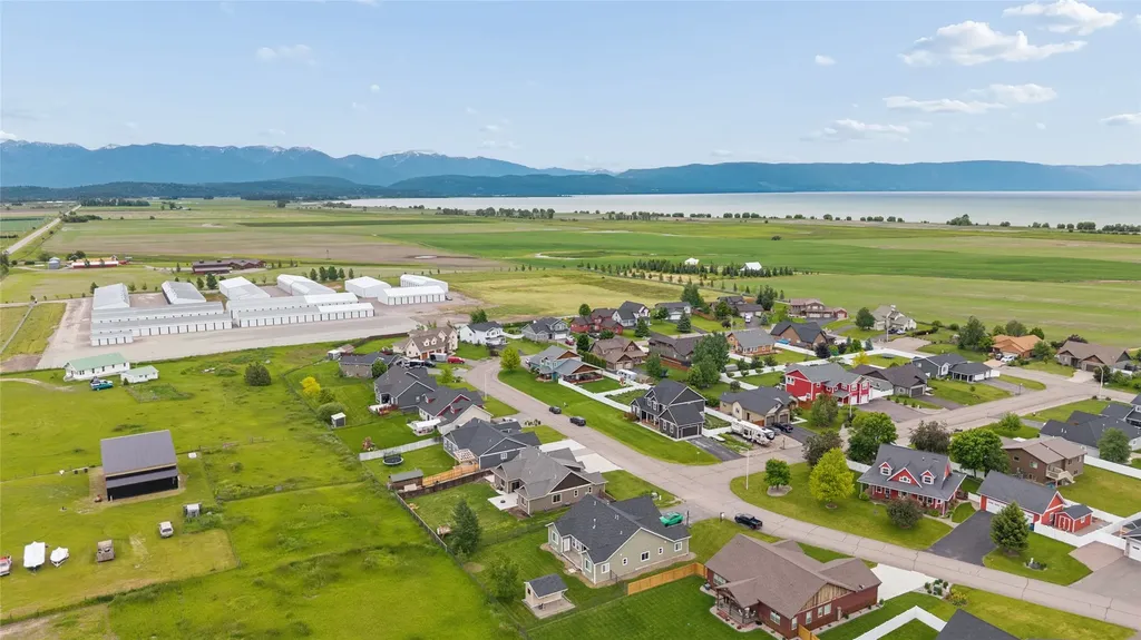 1129 Mackinaw Loop Somers MT 59932
