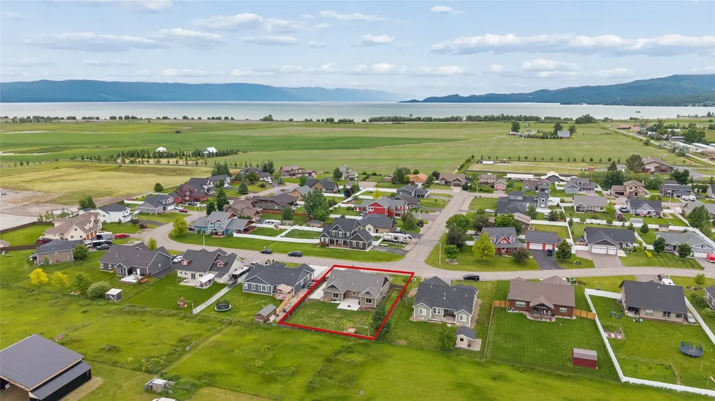 1129 Mackinaw Loop Somers MT 59932