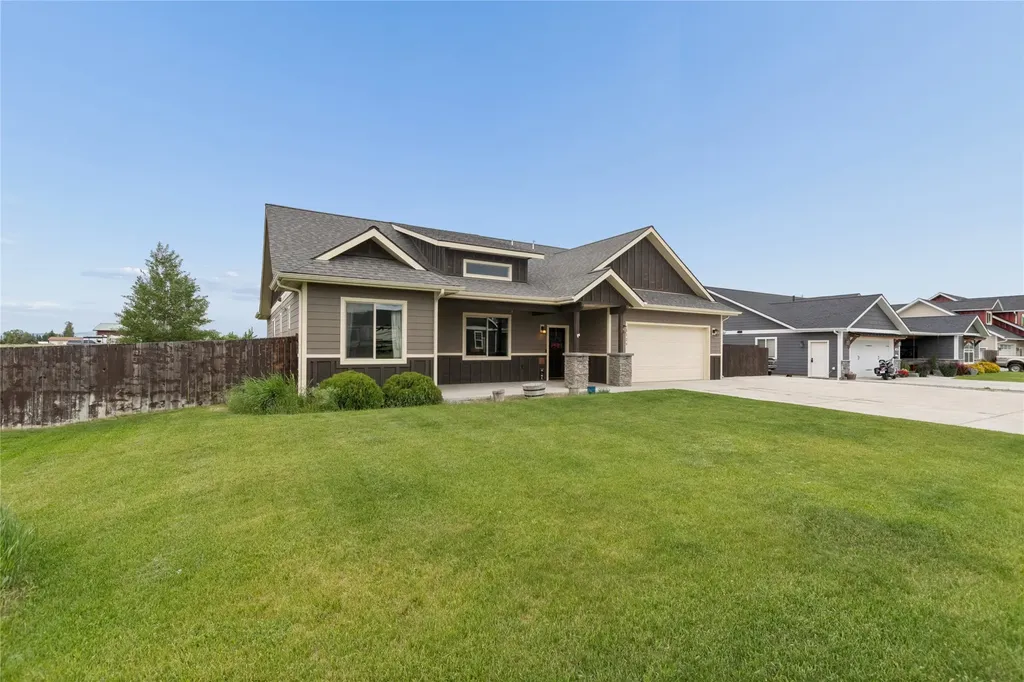 1129 Mackinaw Loop Somers MT 59932
