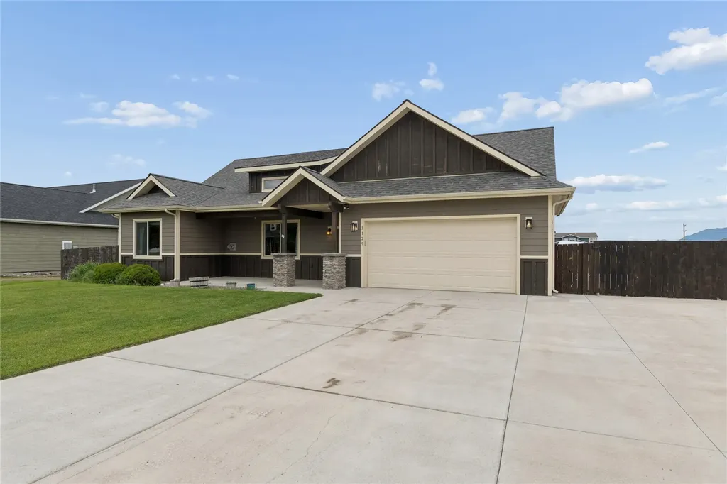 1129 Mackinaw Loop Somers MT 59932
