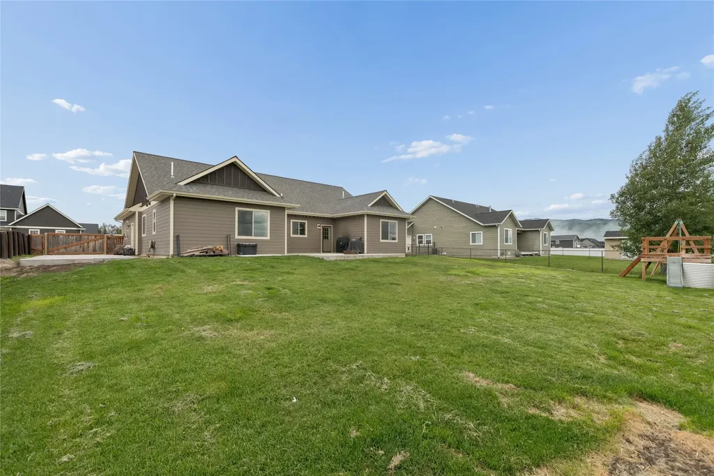 1129 Mackinaw Loop Somers MT 59932