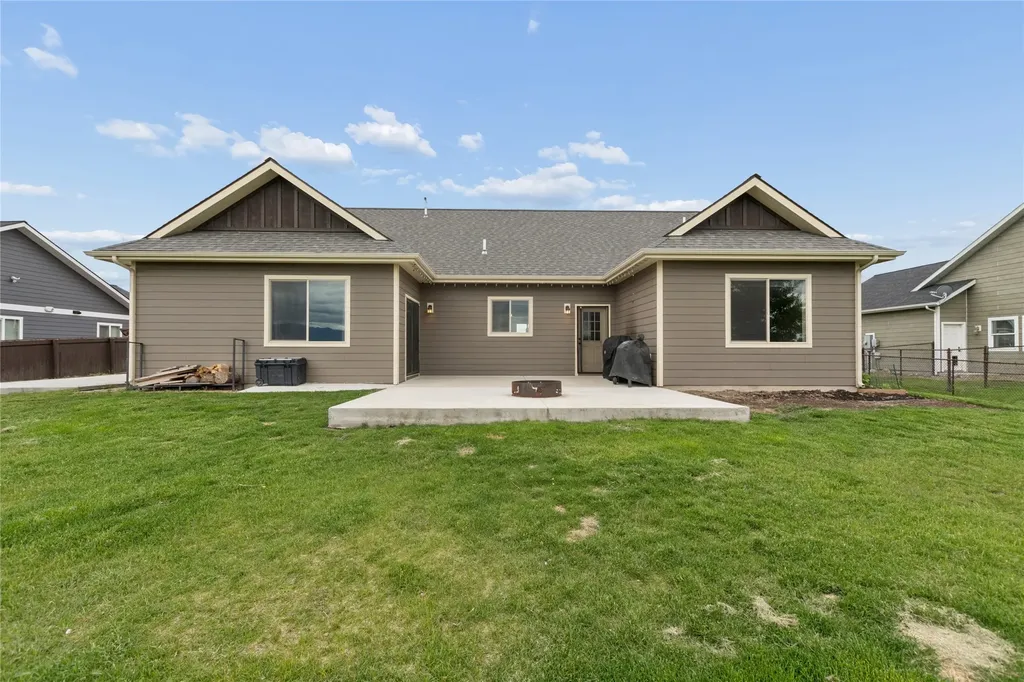 1129 Mackinaw Loop Somers MT 59932