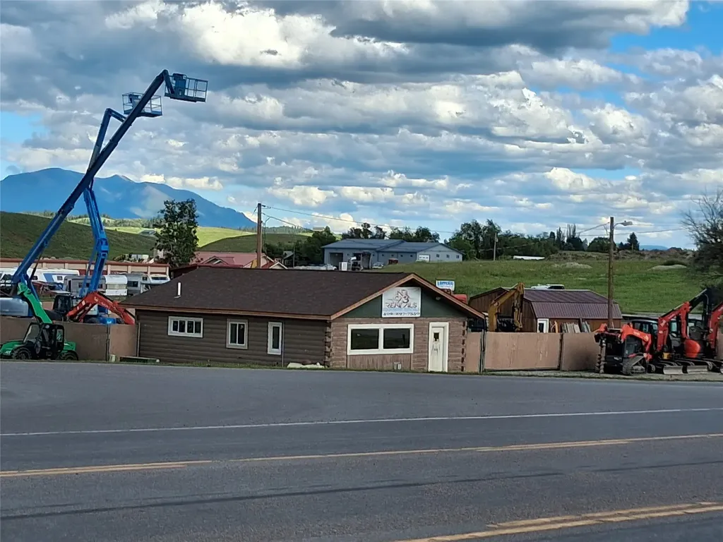 1174 Us Highway 93 N Eureka MT 59917