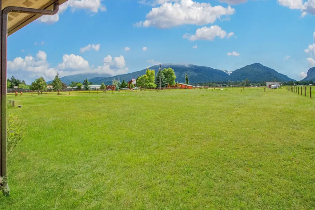 323/325 W River Road Hamilton MT 59840