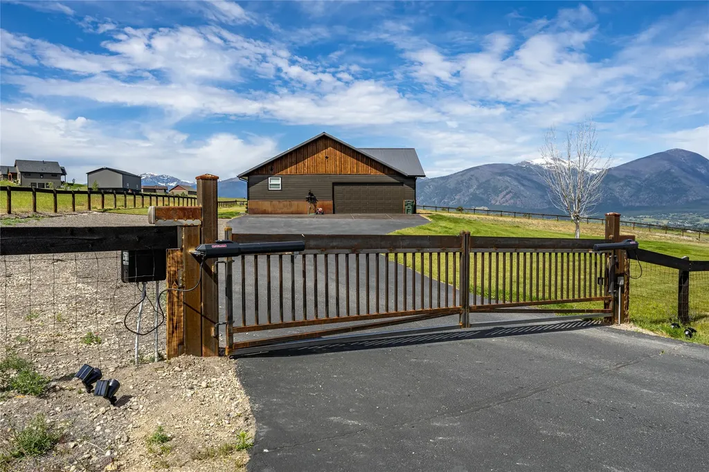 1067 Molly Joanne Lane Florence MT 59833