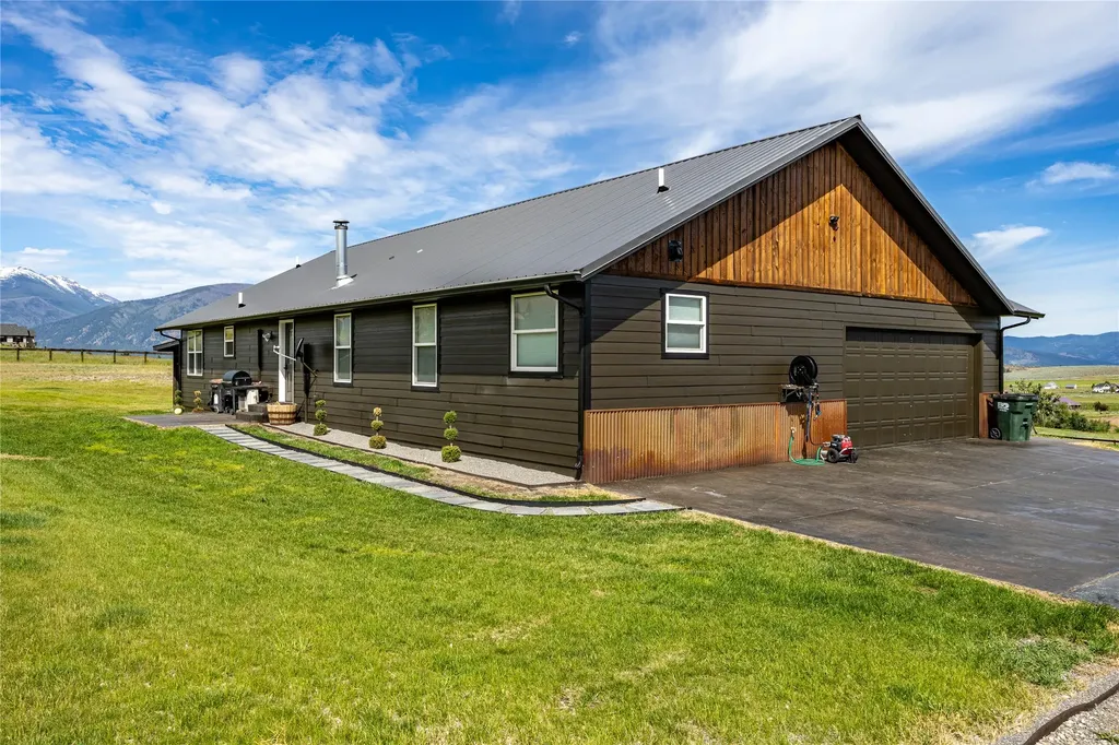 1067 Molly Joanne Lane Florence MT 59833