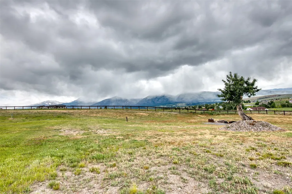 1067 Molly Joanne Lane Florence MT 59833