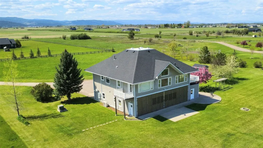 33 Staggerwing Landing Kalispell MT 59901